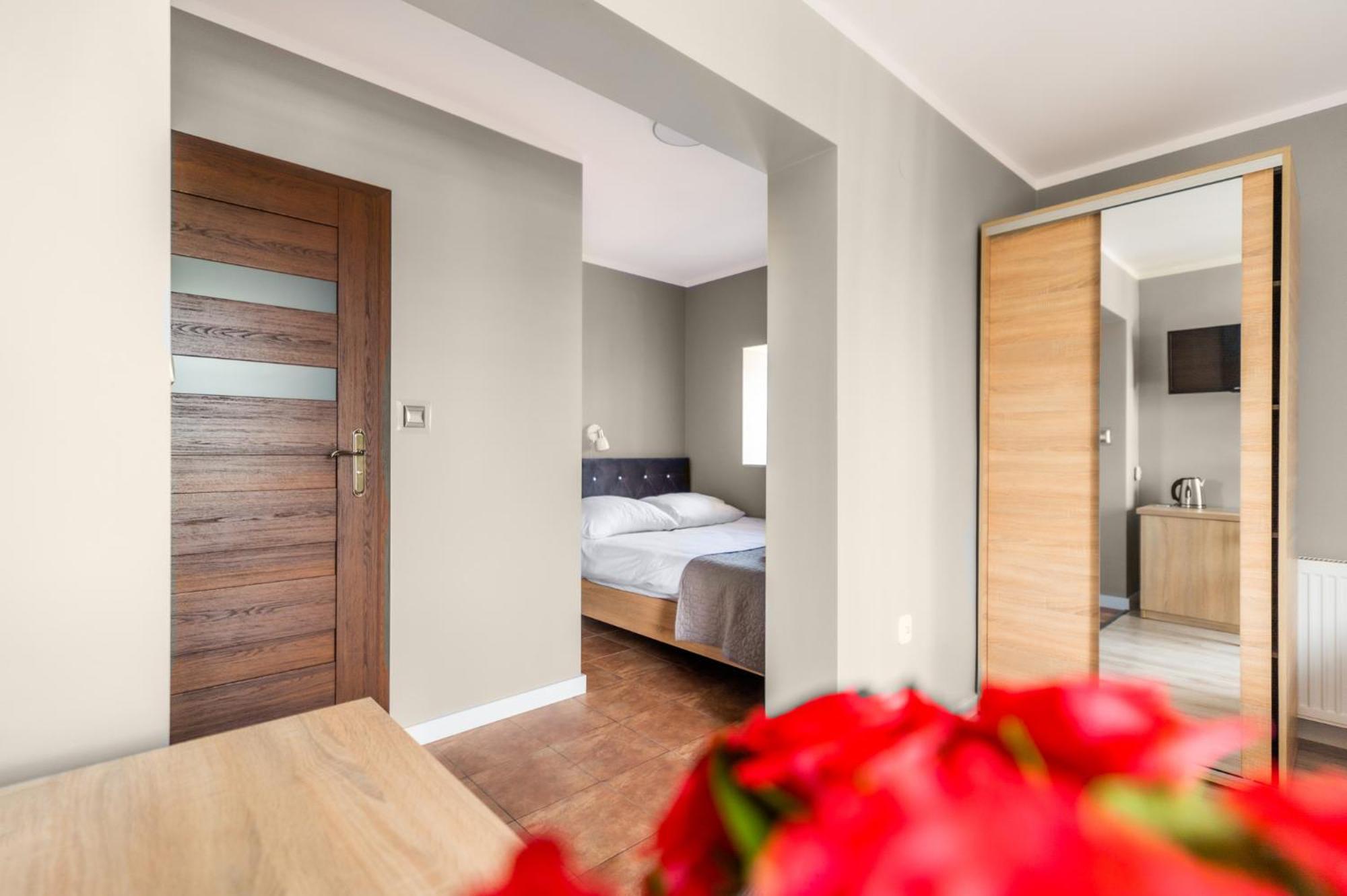 Reveliqa2 - Pokoje Goscinne I Apartamenty Pobierowo Exterior foto